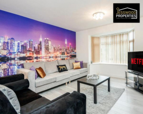 6 Bedroom Contractor House at Jesswood Properties Short Lets With Parking,Wifi & Pool Table